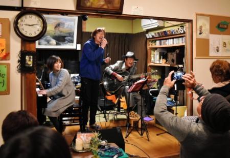 歌声喫茶ブーム 淡路島で再燃 老若男女交流の場に おでかけトピック 兵庫おでかけプラス 神戸新聞next