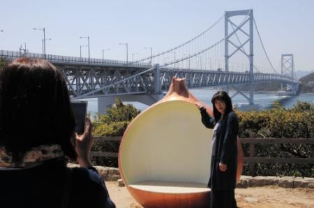 タマネギ型「おっ玉チェア」人気で増設 南あわじ | おでかけトピック 