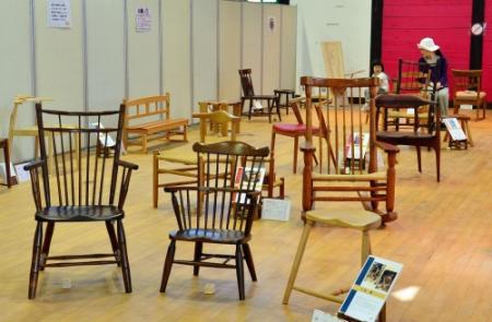 職人こだわりの椅子に座ろう 丹波で 座っ展 おでかけトピック 兵庫おでかけプラス 神戸新聞next