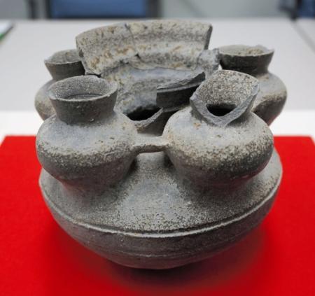 つぼの周りに小さなつぼ 国内に例ない須恵器出土 | おでかけトピック
