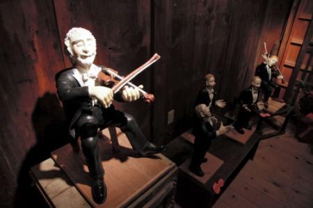 音楽家や子ども13体制作 女性2人の粘土人形展 | おでかけトピック