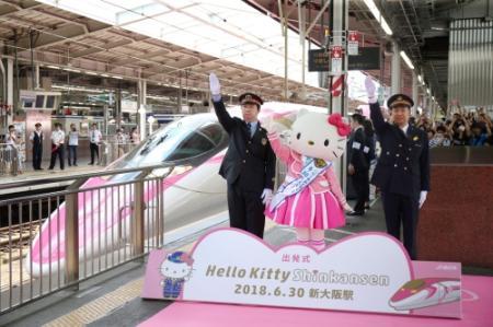キティ新幹線、見て乗って！ 新大阪で出発セレモニー | おでかけ