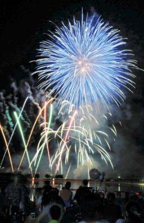 夜空彩る2500発の花火 11日 赤穂で夏祭り 2018夏休み おでかけトピック 兵庫おでかけプラス 神戸新聞next 夜空彩る2500発の花火 11日 赤穂で夏祭り 2018夏休み おでかけトピック 兵庫おでかけプラス 神戸新聞next