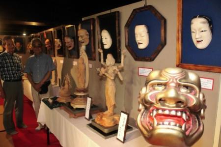 能面　木彫り　小べし見 能面 小癋見 文化遺産オンライン