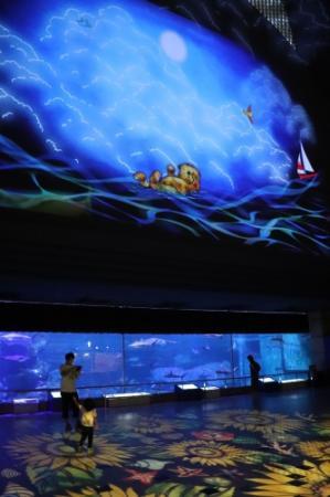 夜限定 光るスマスイ 夜１０時まで開園 ２０１８夏休み おでかけトピック 兵庫おでかけプラス 神戸新聞next