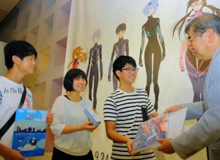 エヴァ展 神戸会場 入場１万人達成 おでかけトピック 兵庫おでかけプラス 神戸新聞next