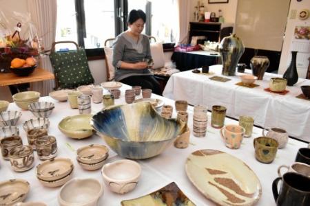 唐津焼150点を展示販売 神戸の陶芸家が三木で作品展 | おでかけ