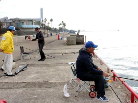 鳴尾浜海づり広場の一部再開 施設はまだ停電続く 西宮 おでかけトピック 兵庫おでかけプラス 神戸新聞next 鳴尾浜海づり広場の一部再開 施設はまだ停電続く 西宮 おでかけトピック 兵庫おでかけプラス 神戸新聞next
