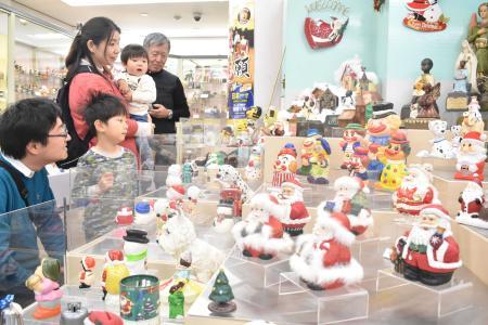 Xマス貯金箱」10カ国150点展示 尼崎信用金庫 | おでかけトピック