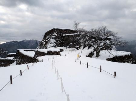 竹田城跡 元日は終日閉山 積雪で歩行危険に おでかけトピック 兵庫おでかけプラス 神戸新聞next