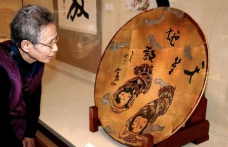 童女に仏の教え込める 姫路で日本画家、清水公照さんの特別展