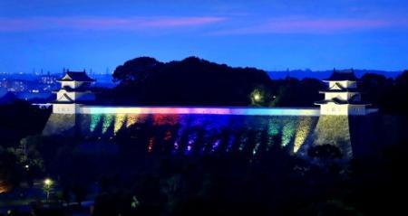 石垣に架かる夜の虹 明石城でライトアップ始まる おでかけトピック 兵庫おでかけプラス 神戸新聞next