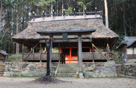 加東 上鴨川住吉神社で見学会 屋根葺き体験も おでかけトピック 兵庫おでかけプラス 神戸新聞next