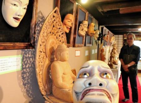 愛好家ら9人が44点出品 能面と仏像、彫刻の作品展 | おでかけ