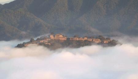 雲海シーズン到来 竹田城跡が 天空の城 に おでかけトピック 兵庫おでかけプラス 神戸新聞next