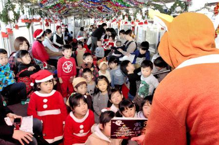 子どもに人気 車内クリスマス 北条鉄道 サンタ列車 おでかけトピック 兵庫おでかけプラス 神戸新聞next 子どもに人気 車内クリスマス 北条鉄道 サンタ列車 おでかけトピック 兵庫おでかけプラス 神戸新聞next