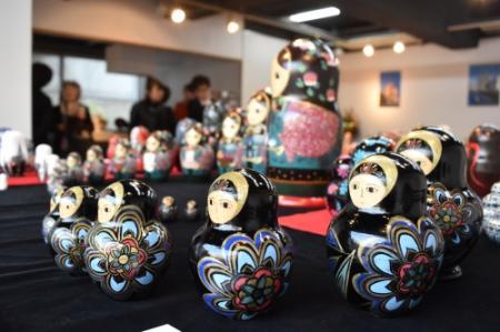 作家の女性と生徒の作品600体 芦屋でマトリョーシカ個展 おでかけトピック 兵庫おでかけプラス 神戸新聞next 作家の女性と生徒の作品600体 芦屋でマトリョーシカ個展 おでかけトピック 兵庫おでかけプラス 神戸新聞next