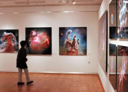 美しすぎる 宇宙の絶景 明石で天体写真展 １３８億光年 宇宙の旅 おでかけトピック 兵庫おでかけプラス 神戸新聞next