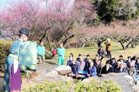 観梅のにぎわいと安全祈願 綾部山梅林で山清め式 おでかけトピック 兵庫おでかけプラス 神戸新聞next 観梅のにぎわいと安全祈願 綾部山梅林で山清め式 おでかけトピック 兵庫おでかけプラス 神戸新聞next