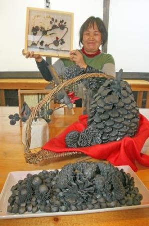 花や野菜 そろばん玉 多彩な素材の 飾り炭 小野で作品展 おでかけトピック 兵庫おでかけプラス 神戸新聞next 花や野菜 そろばん玉 多彩な素材の 飾り炭 小野で作品展 おでかけトピック 兵庫おでかけプラス 神戸新聞next