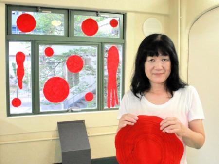 赤いフェルトで生命を表現 美術家 浅山美由紀さん 制作風景も公開 おでかけトピック 兵庫おでかけプラス 神戸新聞next 赤いフェルトで生命を表現 美術家 浅山美由紀さん 制作風景も公開 おでかけトピック 兵庫おでかけプラス 神戸新聞next