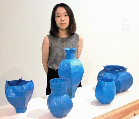 解体された女神像、ブルーシート製の土器 気鋭美術家が神戸で新作展