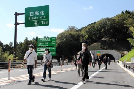 日高豊岡南道路11月1日開通 記念ウオークに千人 北近畿豊岡自動車道 おでかけトピック 兵庫おでかけプラス 神戸新聞next 日高豊岡南道路11月1日開通 記念ウオークに千人 北近畿豊岡自動車道 おでかけトピック 兵庫おでかけプラス 神戸新聞next