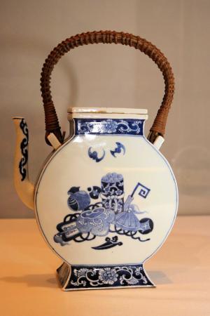 出石焼の超絶技巧紹介 兵庫陶芸美術館開館15周年記念展 | おでかけ