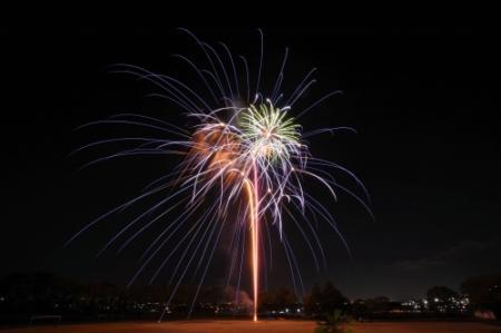 花火とツリー 冬空に競演 イベント初日にサプライズ演出 おでかけトピック 兵庫おでかけプラス 神戸新聞next 花火とツリー 冬空に競演 イベント初日にサプライズ演出 おでかけトピック 兵庫おでかけプラス 神戸新聞next