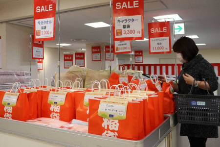 コロナ禍 正月商戦異変 セール開催早め 福袋の先行販売も おでかけトピック 兵庫おでかけプラス 神戸新聞next コロナ禍 正月商戦異変 セール開催早め 福袋の先行販売も おでかけトピック 兵庫おでかけプラス 神戸新聞next