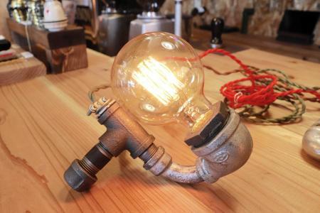 水道管や缶詰を世界で一つの照明に「ユニークな照明で生活に彩りを