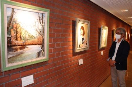 色彩豊かな絵画５６点 二四紀会 が作品展 神戸 おでかけトピック 兵庫おでかけプラス 神戸新聞next