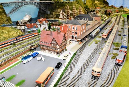 鉄道に夢乗せ、ジオラマを疾走 空き家活用した施設オープン | おでかけ 