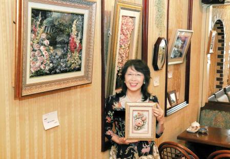 型紙重ねて立体的表現 シャドーボックス作家・江嶋さん初個展