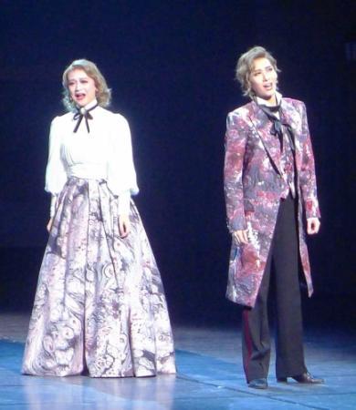 悲しみ、憎しみ、恨み…パリらしい粋 宝塚花組公演「冬霞の巴里