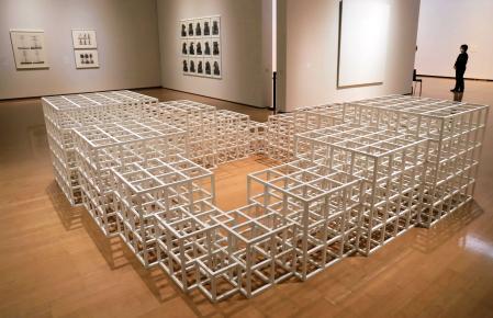 常識打ち破る造形、驚きのアイデア 県美で「ミニマル