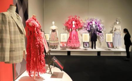 神戸ファッション美術館 華麗なる宝塚歌劇衣装の世界 １６日開幕 おでかけトピック 兵庫おでかけプラス 神戸新聞next