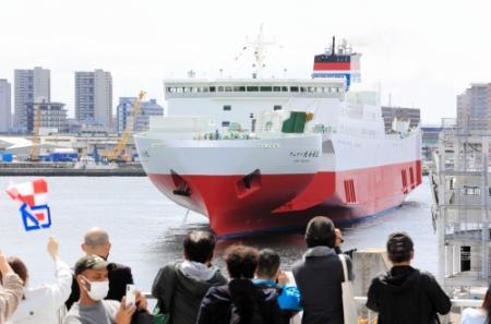 ミナト歓迎ムード、25年ぶり新造船が初入港 神戸－宮崎「フェリー