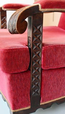 神戸洋家具、光る老舗の技 永田良介商店150周年記念展 修理重ねて使