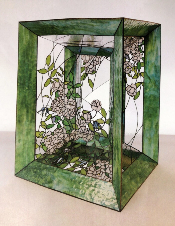 自然の草花をモチーフに ステンドグラス作家の今須さん、18日から