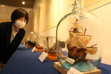 瓶の中広がる船の物語 神戸海洋博物館ボトルシップ愛好会 作品２７点展示 おでかけトピック 兵庫おでかけプラス 神戸新聞next