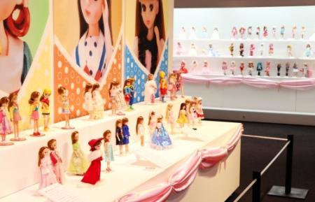 リカちゃん55周年、初代～4代目まで363点集合 豊岡で特別