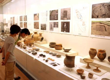 古墳時代　福岡県博多市出土　硝子玉一連　出土品 古墳時代福岡県博多市出土硝子玉一連出土品