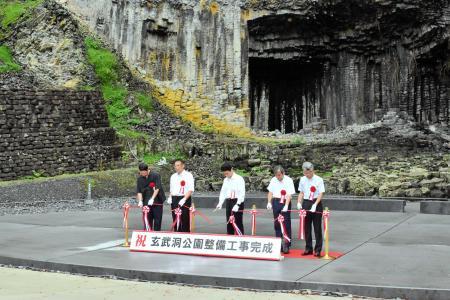玄武洞公園リニューアル、観覧用ステージなど新設 豊岡で完成式典 