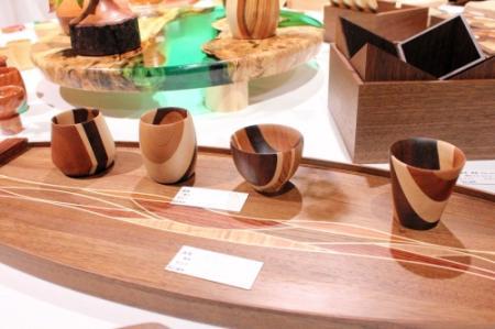 技巧極めた工芸品披露「日本の手仕事展」 陶芸や染織など作家
