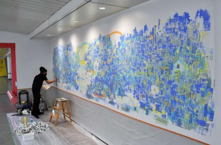 キャンバス絵画「Akari」 新スポット「サンポチカ」、壁画で