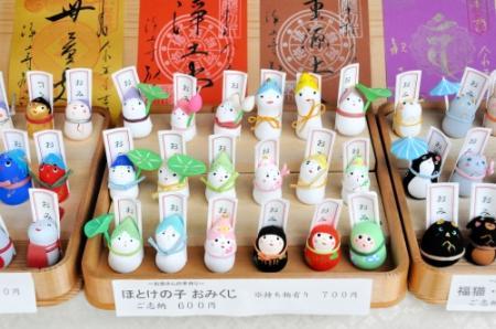 見てほっこり、副住職手作りのアジサイおみくじ人形登場 小野・歓喜院