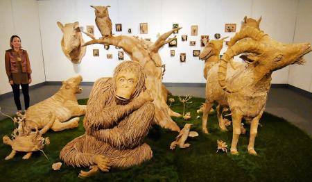 段ボール」で広がる動物の世界 尼崎で造形作家・玉田多紀さん巡回展