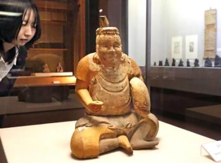 えびす様眺め「福々しい気持ちに」 タイを抱えた置物など150点