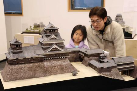 瓦の枚数、しっくいの欠けまで 城郭の美、古写真や絵図分析し超リアル